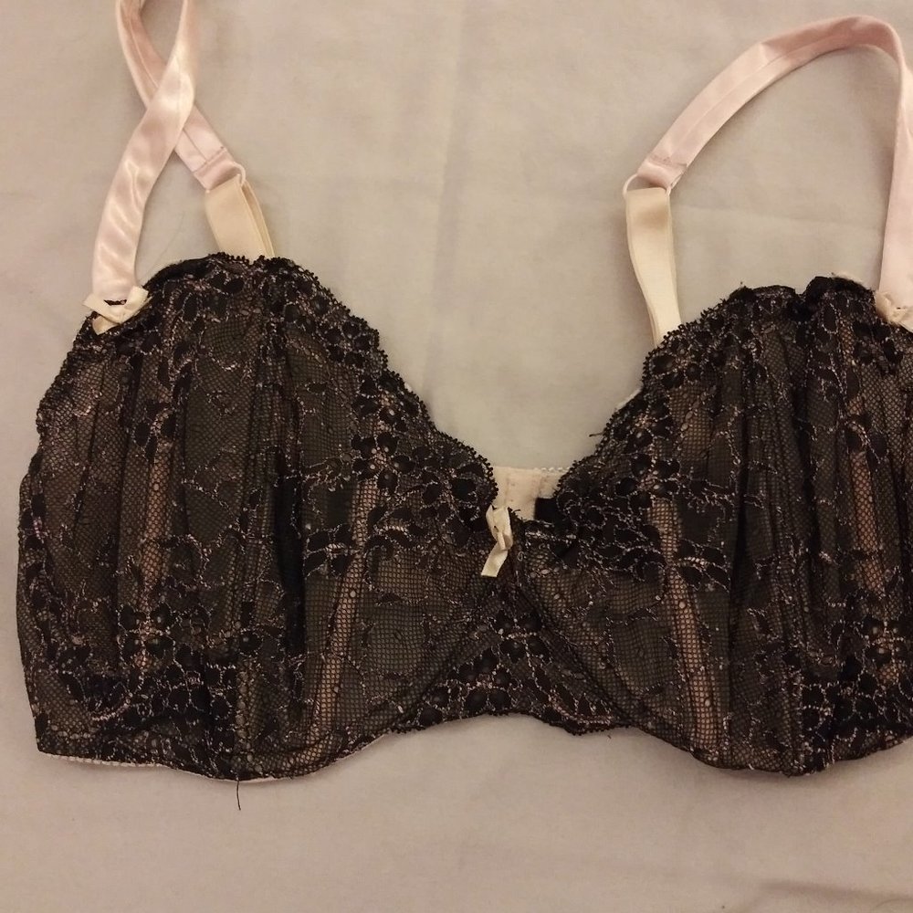 VICTORIA'S SECRET BLACK LACE BRA 36DD NWOT